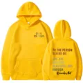 Felpa con cappuccio gialla da uomo e donna con stampe di lettere sul davanti e sul retro. - Taglia S / Top / Giallo