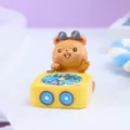 Detailansicht der süßen DJ Bär Cartoon Figuren Spielzeug, perfekt für Schreibtisch. - A131 Duftbär