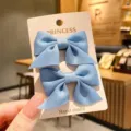 Coppia di graziose mollette per capelli a fiocco azzurro per bambine - Un paio / Blu