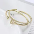 Set di bracciali in zircone placcato oro chic con ciondolo quadrifoglio e bangle aperto. - Stile Quadrifoglio Dorato (G4)