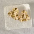 Vergoldete Edelstahl Ohrringe mit mehreren runden geometrischen Discs, Vintage Schmuck. - Kombinierter Gedreht-Stil mit Mehreren Scheiben (3)