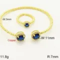 Elegante set di gioielli con bracciale aperto e anello in rame bagnato oro con zirconi blu. - Bracelet and Ring Set / Oro e Blu
