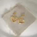 Orecchini a cuore in oro con zirconi, design minimalista ed elegante per ogni occasione. - Stile Cuore Classico (G1) / Oro