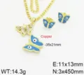 Vista di dettaglio del set collana e orecchini farfalla malocchio dorato con specifiche. - Azzurro