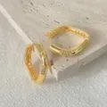 Orecchini a cerchio geometrici in rame placcato oro 18k zirconi, elegante design traforato. - Stile Quadrato Oro