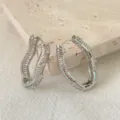 Orecchini a cerchio moda eleganti in rame 18k zircone intarsiato linea di design scavato. - Stile Chiusura Aperta / Stile Geometrico Svuotato Argento