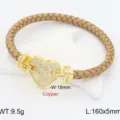 Bracciale in pelle intrecciata con cuore dorato e zirconi, larghezza 18mm, gioiello elegante. - Cammello