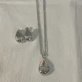 Set collana con ciondolo a goccia e orecchini color argento con zirconi taglio baguette. - Goccia (1) / Argento (Stile 1)