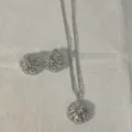 Zilverkleurige zirconia bloem hanger ketting en oorbellen set, vintage stijl SKU. - Zilver 3D Bloem Stijl
