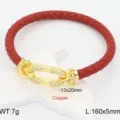Bracciale in pelle intrecciata rossa con chiusura a ferro di cavallo dorata e zirconi. - Rosso