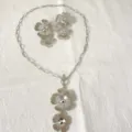Edelstahl Blumen Halskette und Ohrringe Set mit OT Verschluss fuer elegante Damen Mode - 3D-Blumenstil (3)