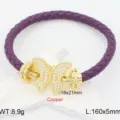 Bracciale in pelle intrecciata viola con chiusura a farfalla in strass dorati. - Viola