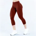 Donkerrode naadloze fitness capri legging gedetailleerd uitzicht, aansluitende yogabroek. - XS / Bottoms / Bordeauxrood