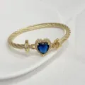 Bracciale rigido in corda placcato oro con zircone a cuore blu vintage variante di lusso. - G Blu