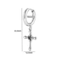 Vista dettagliata dell'orecchino a cerchio con croce in argento, lunghezza di 33.5 mm. - Stile Croce (6#)