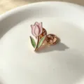 Vintage enamel tulip lapel pin badge for women, elegant pink flower brooch for clothing. - Tulip Style / Tulip