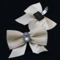 Elegant cream satin bow shoe clips with oval crystal and rhinestone center embellishment. - 一双装(S0077) / Off White