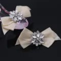 Elegant cream satin bow shoe clips with a sparkling crystal flower for bridal heels - 一双装(S0078) / Off White