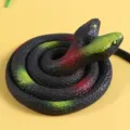 Giocattolo serpente di gomma realistico a due teste con squame nere, verdi e rosse - Double-headed Round Head Snake / 73cm / Nero