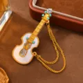 Broche violín con borlas vintage, accesorio abrigo mujer metal estrás cristal creativo - Forma de Guitarra / Oro Mate Borla Color Turquesa