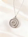 Dettaglio collana con ciondolo geometrico a spirale in acciaio inox, moda chic. - Collana / Argento