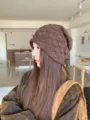 Braune Strick-Slouchy-Mütze für Damen, Herbst und Winter Mode, detaillierter Strick-Stil. - M (56-58cm) / Kaffee