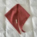 Bufanda triangular de punto a rayas rojas y blancas para mujer, cálida para el invierno. - Rojo / 30x90cm