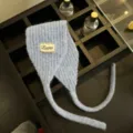 Blaue gestrickte Mütze mit langen Bändern winter warm winddicht kuscheliger Halsschutz - Einheitsgröße / Hellblau