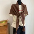 100% Wolle braunes Dreieckstuch mit Quasten, vielseitiger warmer Winterschal und Accessoire. - 70x185cm / Kaffeebraun
