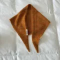 Cómoda bufanda triangular de punto a rayas para mujer, cuello de otoño invierno naranja verde de moda. - Naranja / 30x90cm