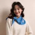 Koreanischer Stil reine Wolle gewellter Rand Dreiecksschal für Damen, warmer Halswärmer. - Blau