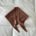 Bufanda triangular de punto a rayas finas estilo coreano mujer otoño invierno pañuelo cálido - Color Té con Leche / 30x90cm