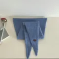 Blaues gestricktes Dreiecktuch für Damen, warmes Wintermode Halstuch und stilvoller Schal. - 29X125cm / Blau