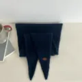 Dunkelblauer flauschiger Dreiecksschal für Damen, gemütlicher warmer Kragen für den Winter. - 29X125cm / Marineblau