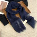 Dunkelblauer Leinen Schal mit Punkten und Fransen, vintage leichter atmungsaktiver Halstuch. - Marineblau Pünktchen