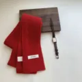 Roter Damenschal aus reiner Wolle, klassischer einfarbiger warmer Winter-Strickschal. - Rot