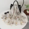 Blumenmuster dünner Seidenschal für Damen, Sommer Strand Sonnenschutz Tuch Stola. - Beige Grau Blumen Bedruckt
