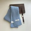 Hellblauner 100% Woll Strickschal für Damen, gemütliches Winterwarmes Modeaccessoire. - Hellblau