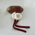 Gestrickte gestreifte Ohrenschuetzer fuer Damen, warme Winter Pluesch Ohrenwaermer mit Baendern. - Einheitsgröße / Rot