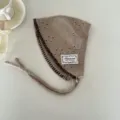 Gemütliche Strickmütze mit Lochmuster und Kontrasteinfassung für herbstliche Wärme. - Ohrwärmer / Khaki