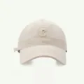Beige Baseballkappe mit besticktem Buchstaben C, lässiger verstellbarer Baumwollhut. - Beige