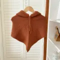 Détail cagoule tricotée marron écharpe capuche, bonnet cache-oreilles thermique coupe-vent hiver. - M (56-58cm) / Couleur caramel