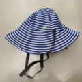 Sombrero de pescador de rayas azules y blancas para mujer, sombrero de sol plegable. - M (56-58cm) / Azul marino con cordón