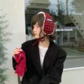 Élégants chauffe-oreilles à carreaux rouges et noirs pour femmes, doux cache-oreilles chauds. - Taille unique / Rouge
