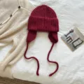 Gorro de punto liso con orejeras para mujer, gorro de invierno cálido y cómodo con lazos. - 22*23 cm / Burdeos