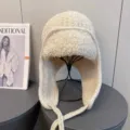 Einfarbige Damen Winter Trapper Mütze, dicke plüschgefütterte warme Bombermütze mit Ohrenklappen. - M (56-58cm) / Beige