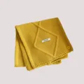 Senfgelber Strickschal mit Knopf, kuscheliger warmer Winterschal fuer Damen und Herren. - Ingwergelb