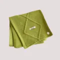 Grüner Strickschal mit Knopf, stilvoller Herbst Winter warmer weicher Kreuzschal - Hellgrün