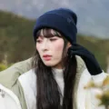 Outdoor warm pure wool knit hat for women, solid color cuffed beanie for winter travel. - M (56-58cm) / Navy Blue