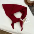 Comoda sciarpa triangolare in 100% lana rosso scuro da donna, calda sciarpa invernale. - rosso retrò